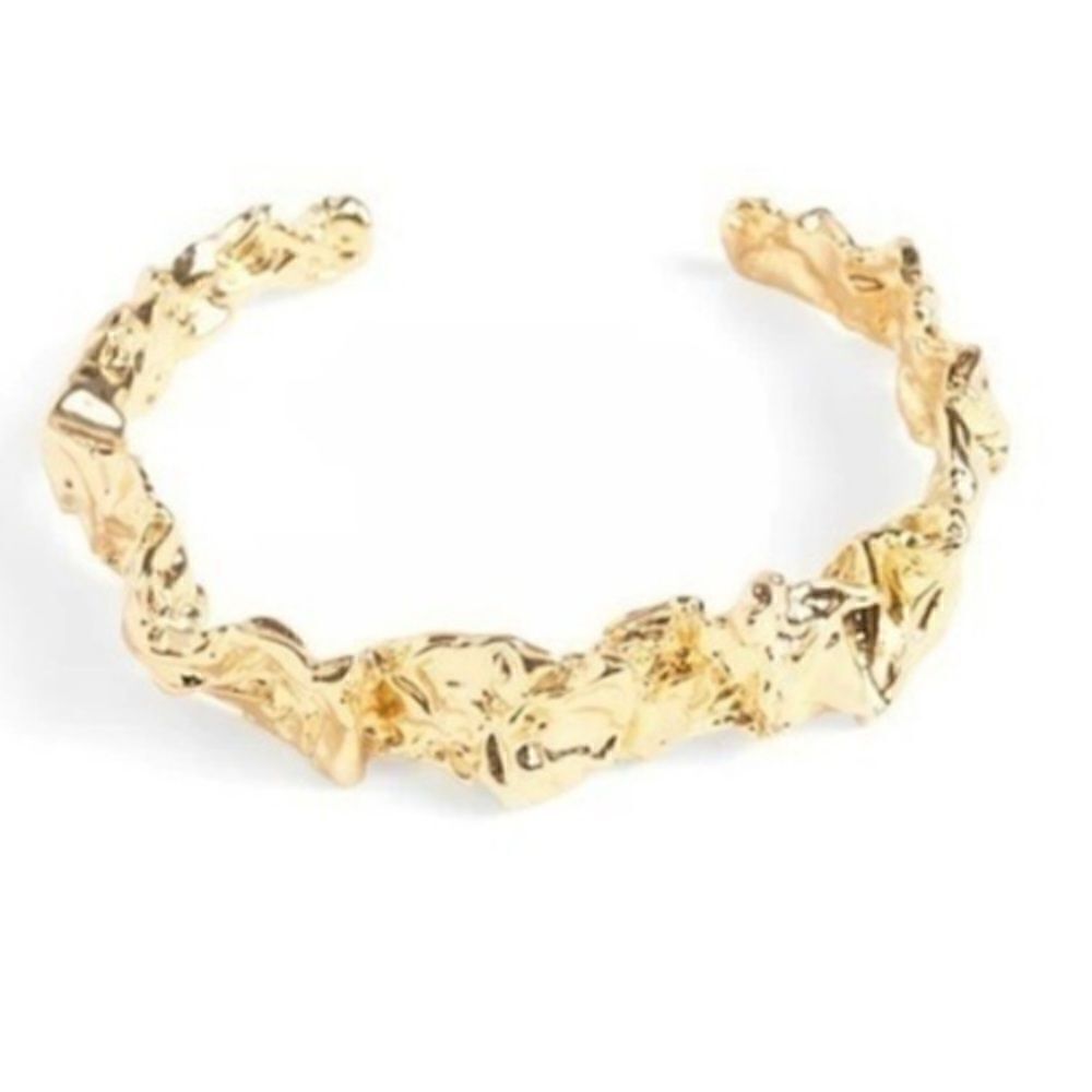 NWT AMBER SCEATS GOLD CURATEUR Cuff Bracelet. 24K Gold Plated. NWT New w/Dustbag